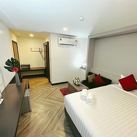 14 Sathorn Hotel No-Parking Бангкок Екстер'єр фото