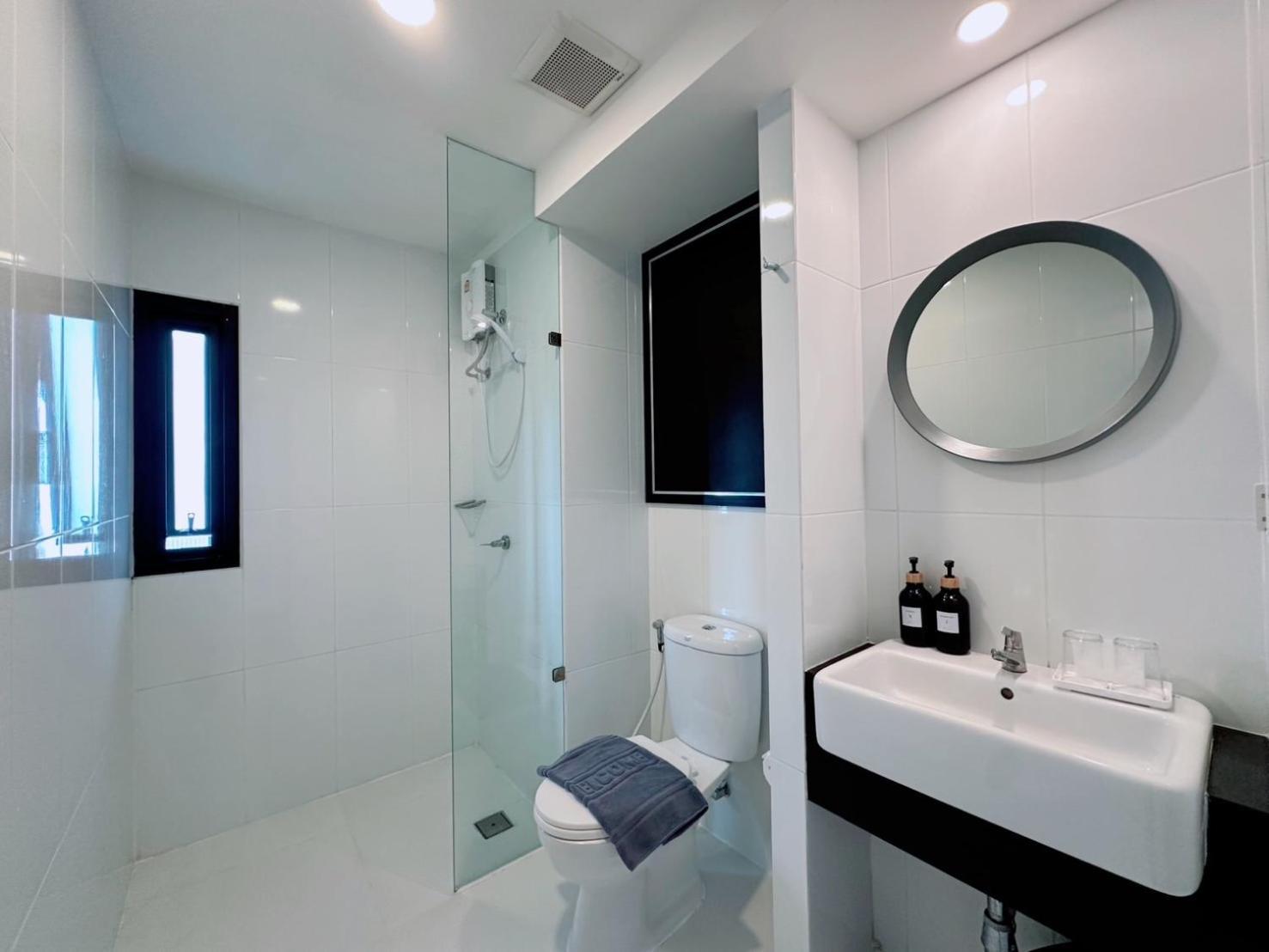 14 Sathorn Hotel No-Parking Бангкок Екстер'єр фото