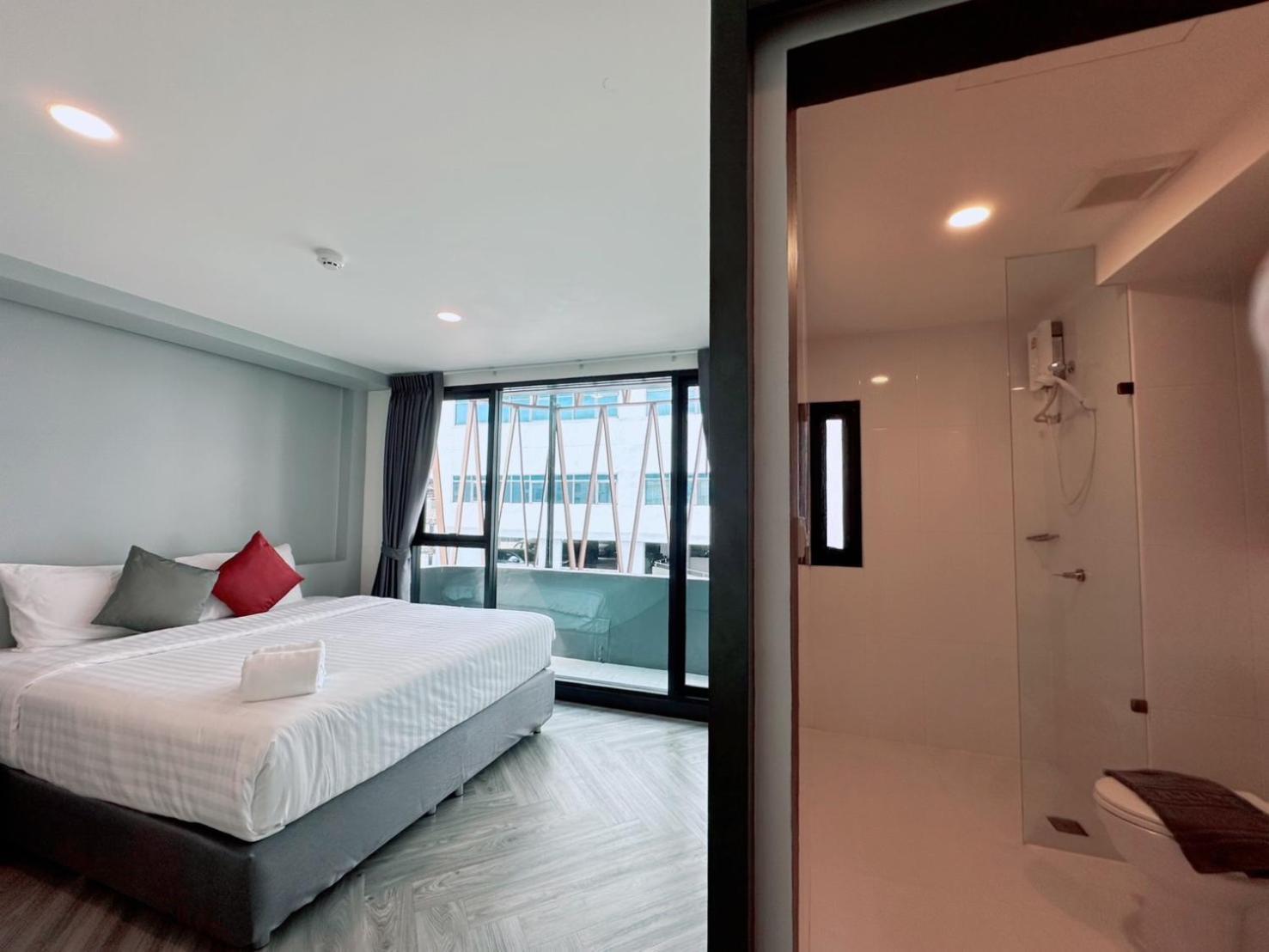 14 Sathorn Hotel No-Parking Бангкок Екстер'єр фото