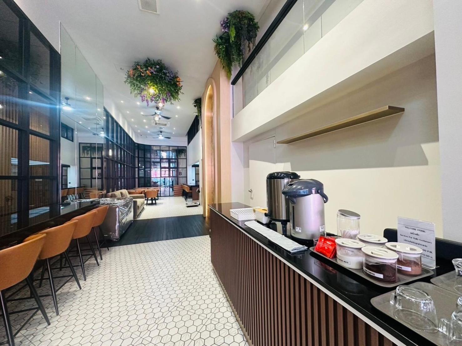 14 Sathorn Hotel No-Parking Бангкок Екстер'єр фото