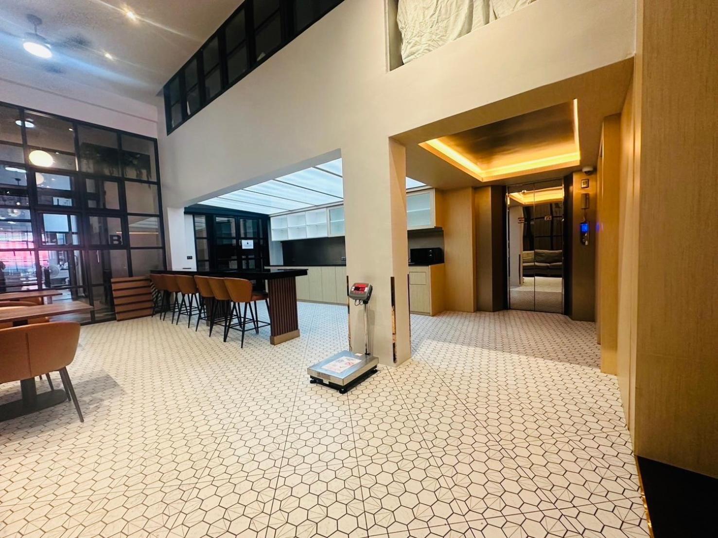 14 Sathorn Hotel No-Parking Бангкок Екстер'єр фото