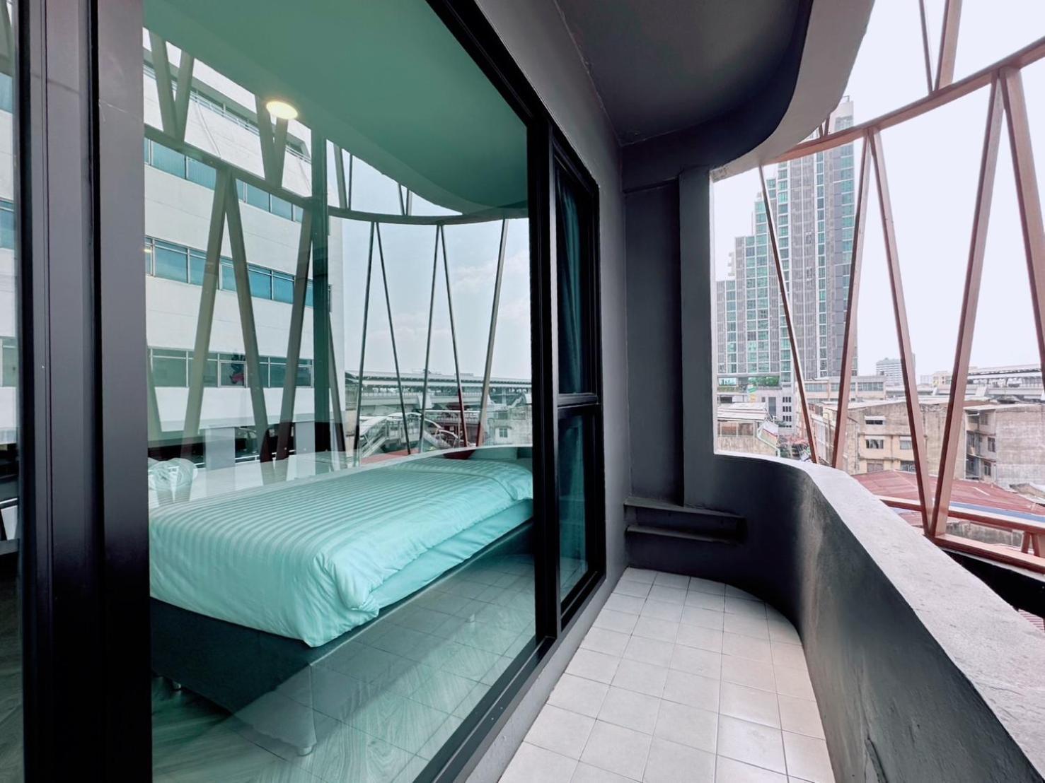 14 Sathorn Hotel No-Parking Бангкок Екстер'єр фото