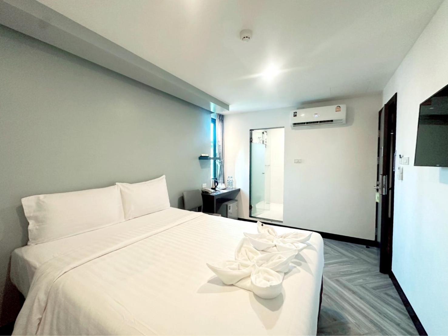 14 Sathorn Hotel No-Parking Бангкок Екстер'єр фото