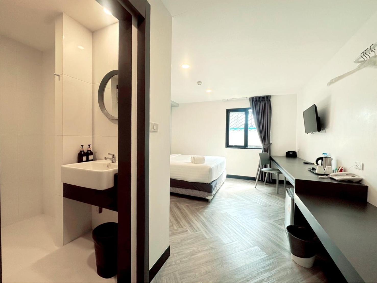 14 Sathorn Hotel No-Parking Бангкок Екстер'єр фото