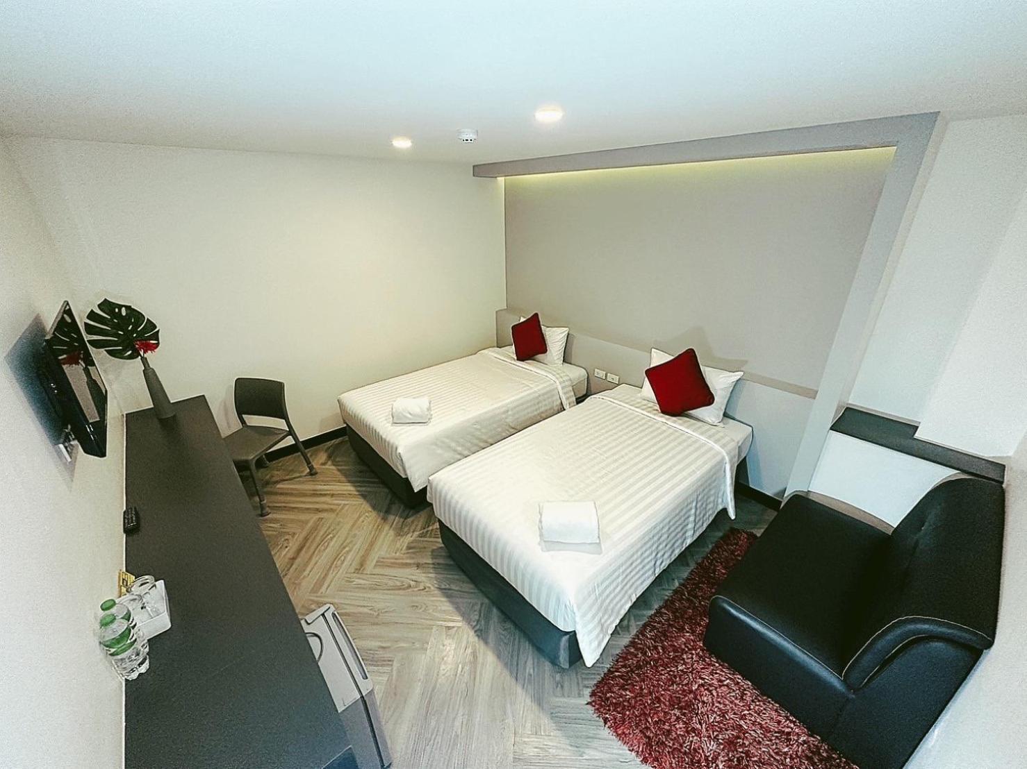 14 Sathorn Hotel No-Parking Бангкок Екстер'єр фото