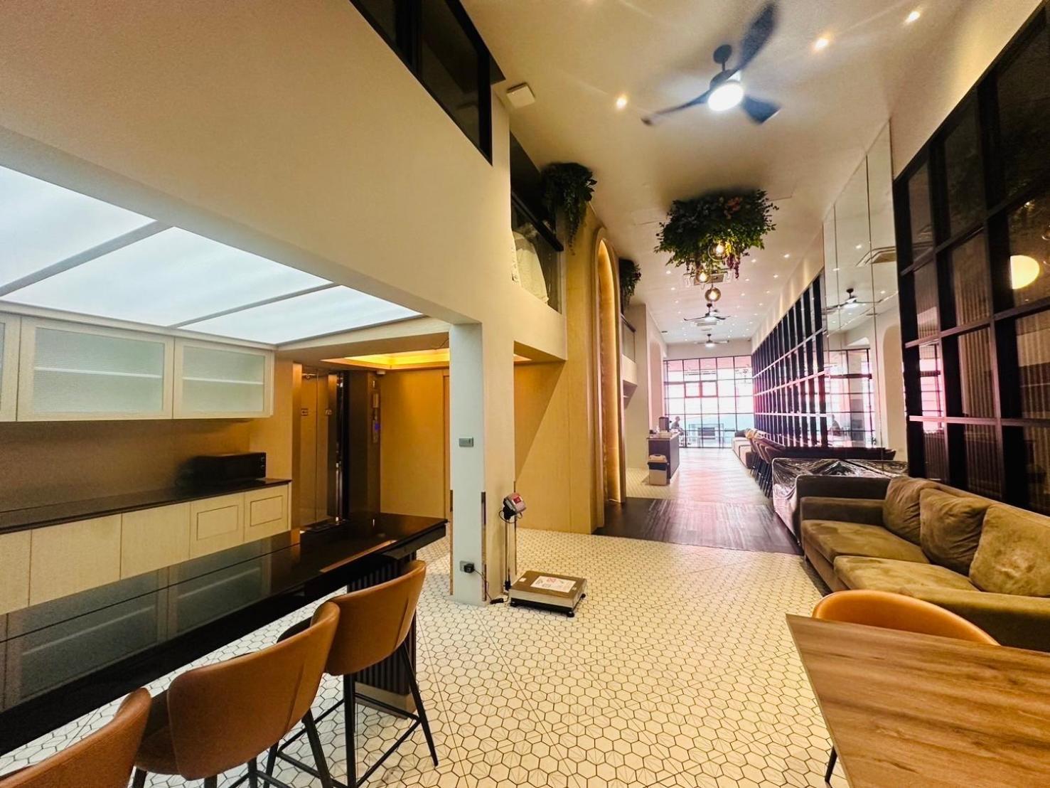 14 Sathorn Hotel No-Parking Бангкок Екстер'єр фото